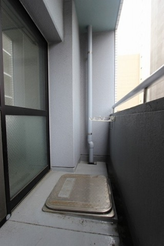 信和ビルのバルコニー