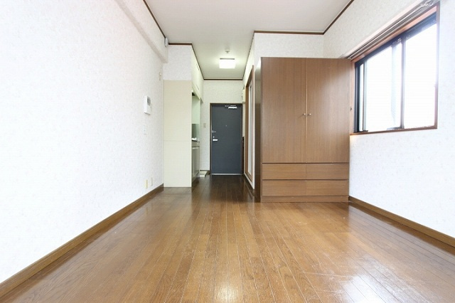 信和ビルの居間・リビング