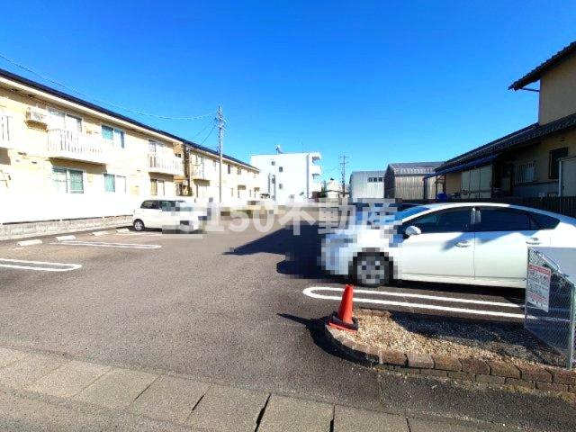 サンライズの駐車場