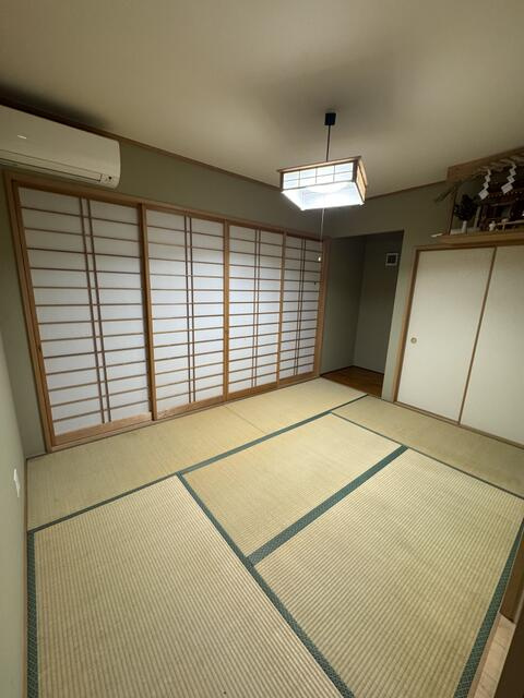 川越市大字萱沼の中古一戸建の和室|広縁のある6帖の和室です。