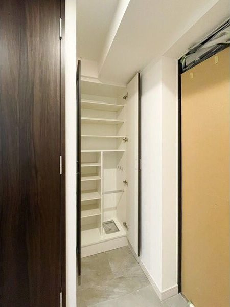 P's imaike(ピースイマイケ)の玄関