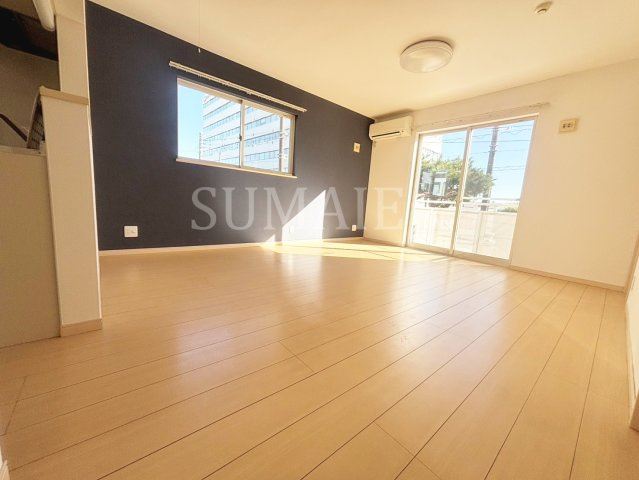 コートダジュールの居間・リビング|照明付きです!