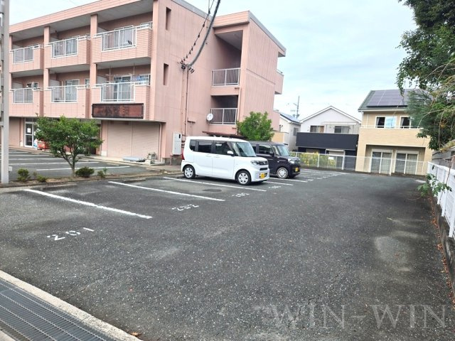ロジュマン緑ケ丘の駐車場