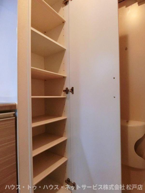 リブリ・Y.T常盤平の玄関