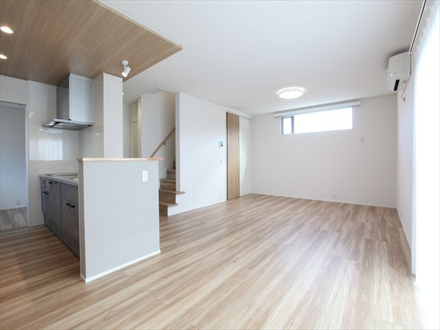 【居間・リビング】の画像