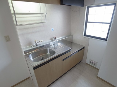 【キッチン】 | ビーラインミフネ1号館 | ガスコンロ置き型キッチンに窓付です