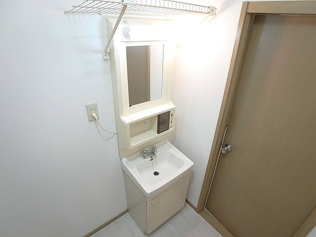 ビーラインミフネ1号館の洗面所|独立洗面台