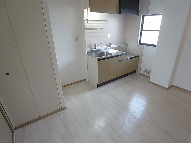 ビーラインミフネ1号館の居間・リビング|使い勝手の良いダイニング