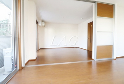 【居間・リビング】 | コンタード高松台 | 洋室のお部屋です。