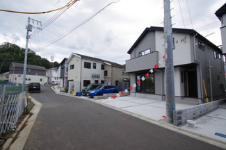 【前面道路含む現地写真】 | 【仲介手数料無料！！】八王子市長沼町　新築戸建て（全7棟）2号棟　4599万円