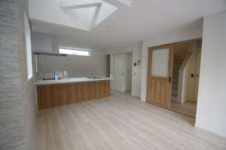 【居間・リビング】 | 【仲介手数料無料！！】八王子市長沼町　新築戸建て（全7棟）2号棟　4599万円