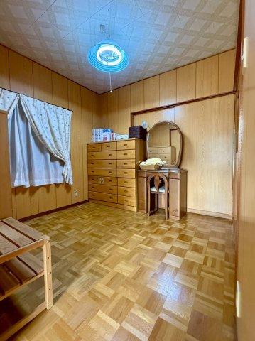 日置荘西町5丁　戸建の洋室