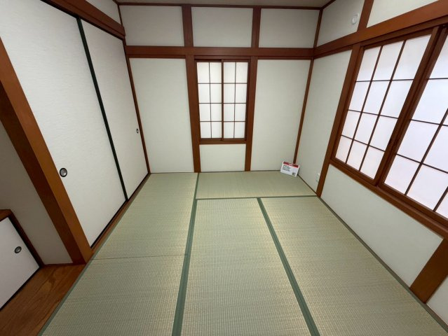 元郷2丁目の和室|押入付きの和室。布団の出し入れもすぐにでき、お子様のお昼寝や来客のお泊りにもすぐに対応ができます！