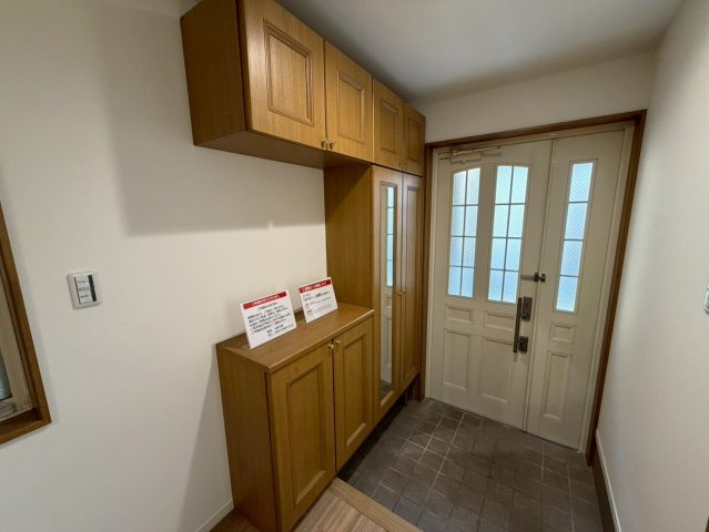 元郷2丁目の玄関|大容量の玄関収納で、散らかりがちな玄関もスッキリ片付きます！