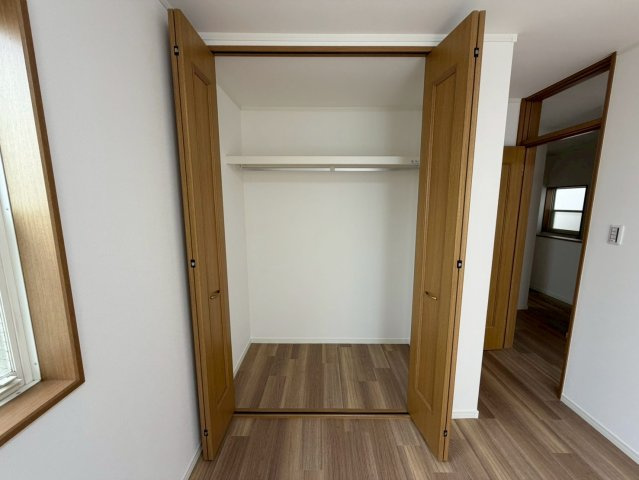 元郷2丁目の収納|見せる収納でお部屋を広く見せます！掃除もしやすいです！