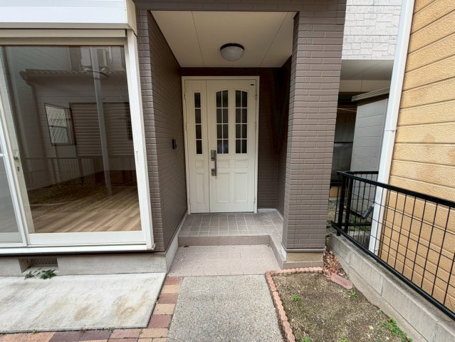 元郷2丁目の玄関|ゆったりした明るい玄関♪