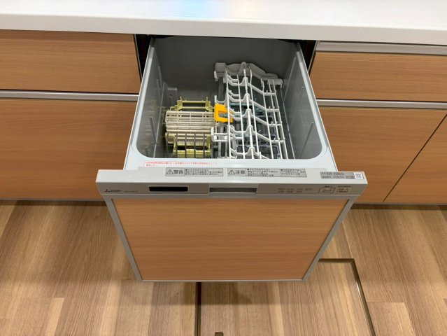 元郷2丁目の設備|食器を洗っている間にお掃除など、様々なシーンで家事の時短に役立つビルトイン食洗機！