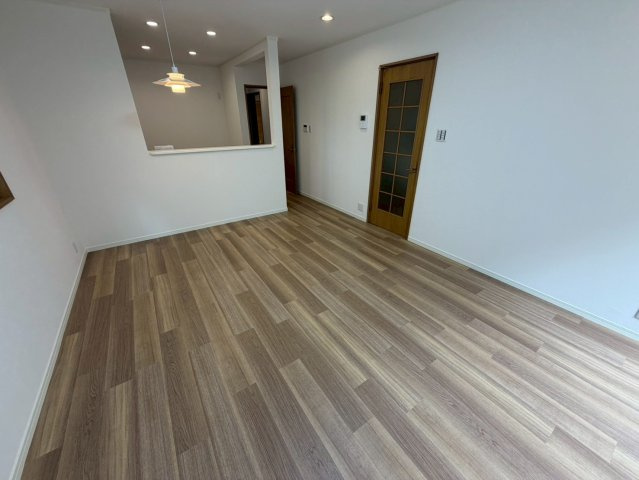 元郷2丁目の居間・リビング|明るく開放感のあるリビング。