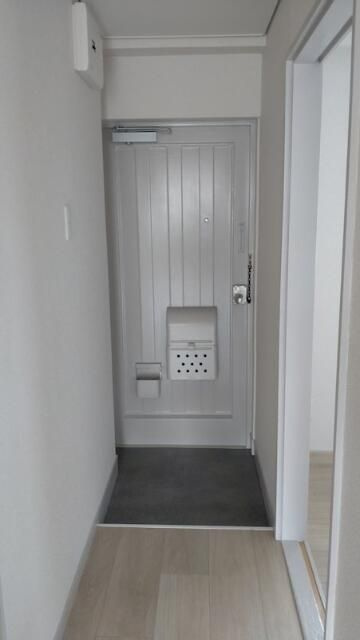 須田ビルの玄関