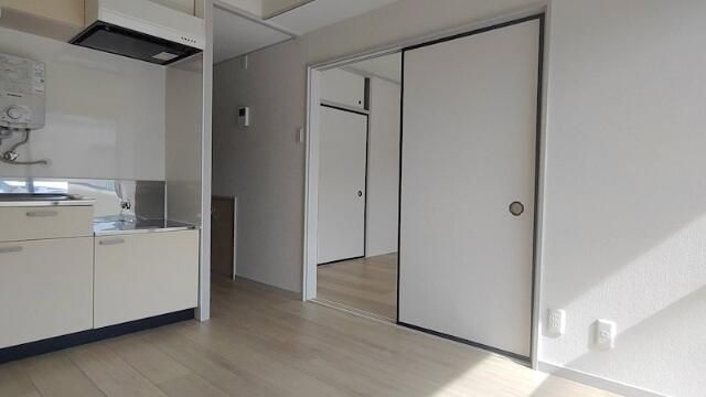 須田ビルの居間・リビング