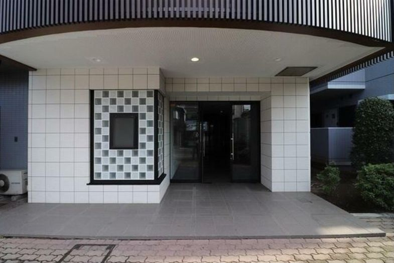 ルミエール3番館のエントランス