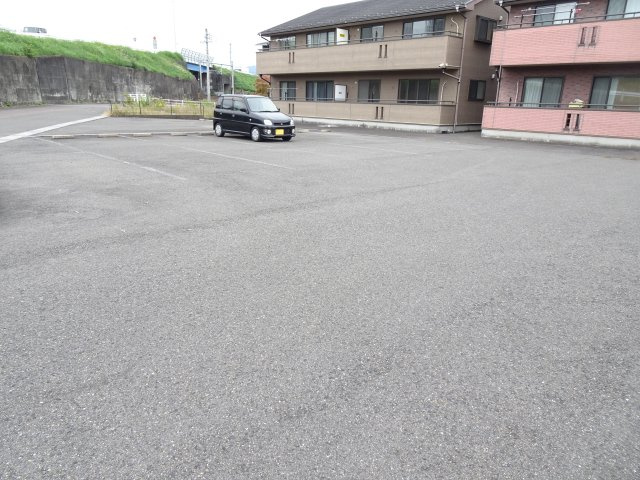 ミノワージュBの駐車場