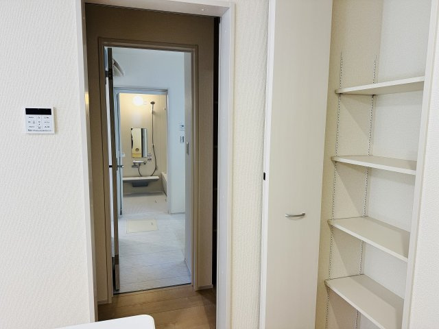 八王子市　元八王子町　新築一戸建て　２３期の収納|～キッチン横にはウォークスルーできるクローゼットが有ります～～