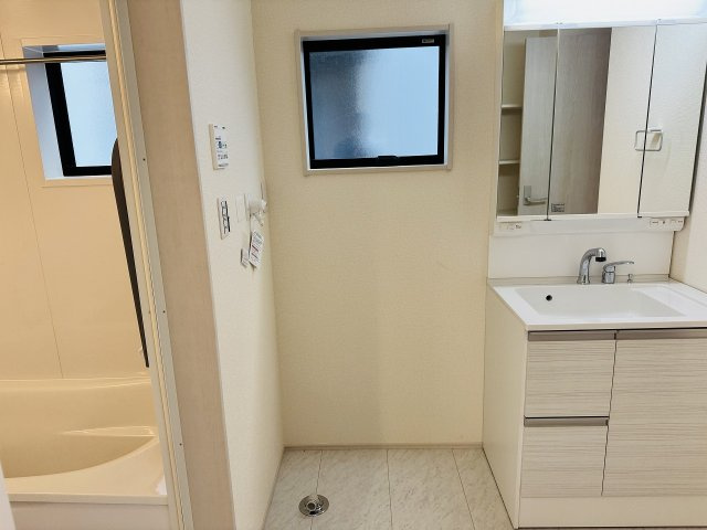 八王子市　元八王子町　新築一戸建て　２３期の脱衣所|～窓付きで明るい洗面所　換気もしやすいです～