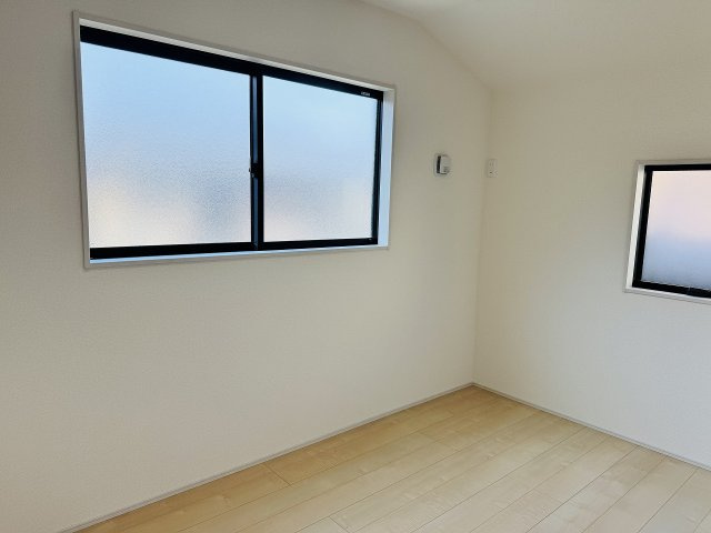 八王子市　元八王子町　新築一戸建て　２３期の子供部屋|～2階5.5帖の洋室　2面採光で明るく風通しの良いお部屋です～