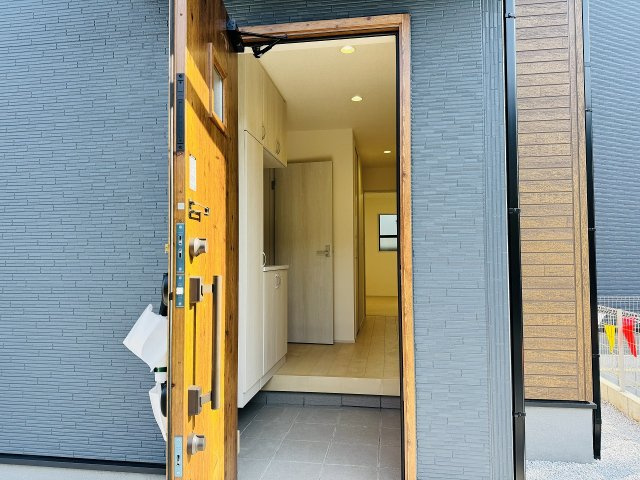 八王子市　元八王子町　新築一戸建て　２３期の玄関|～玄関は安心のWロックキーを採用～