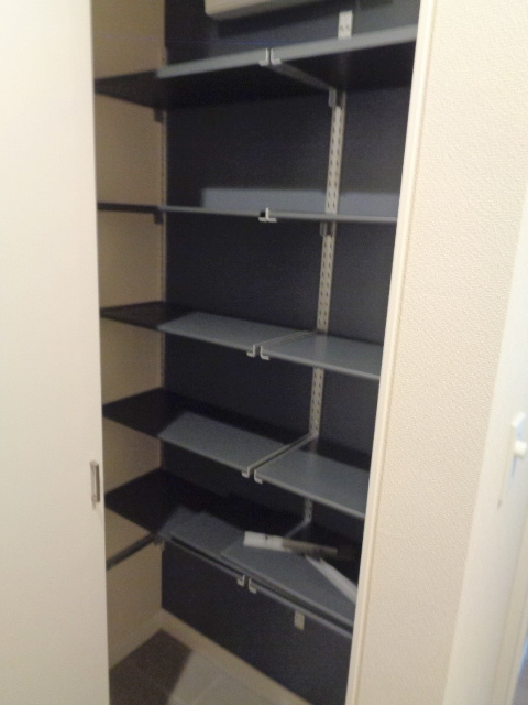 Ｂｒｅｅｚｅ　Ｙｕｉｇａｈａｍａの玄関|玄関にはシューズボックスあり