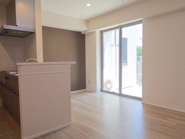 Ｂｒｅｅｚｅ　Ｙｕｉｇａｈａｍａの居間・リビング|解放感のあるリビング１２．７帖