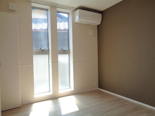 Ｂｒｅｅｚｅ　Ｙｕｉｇａｈａｍａの洋室|明るい洋室６帖