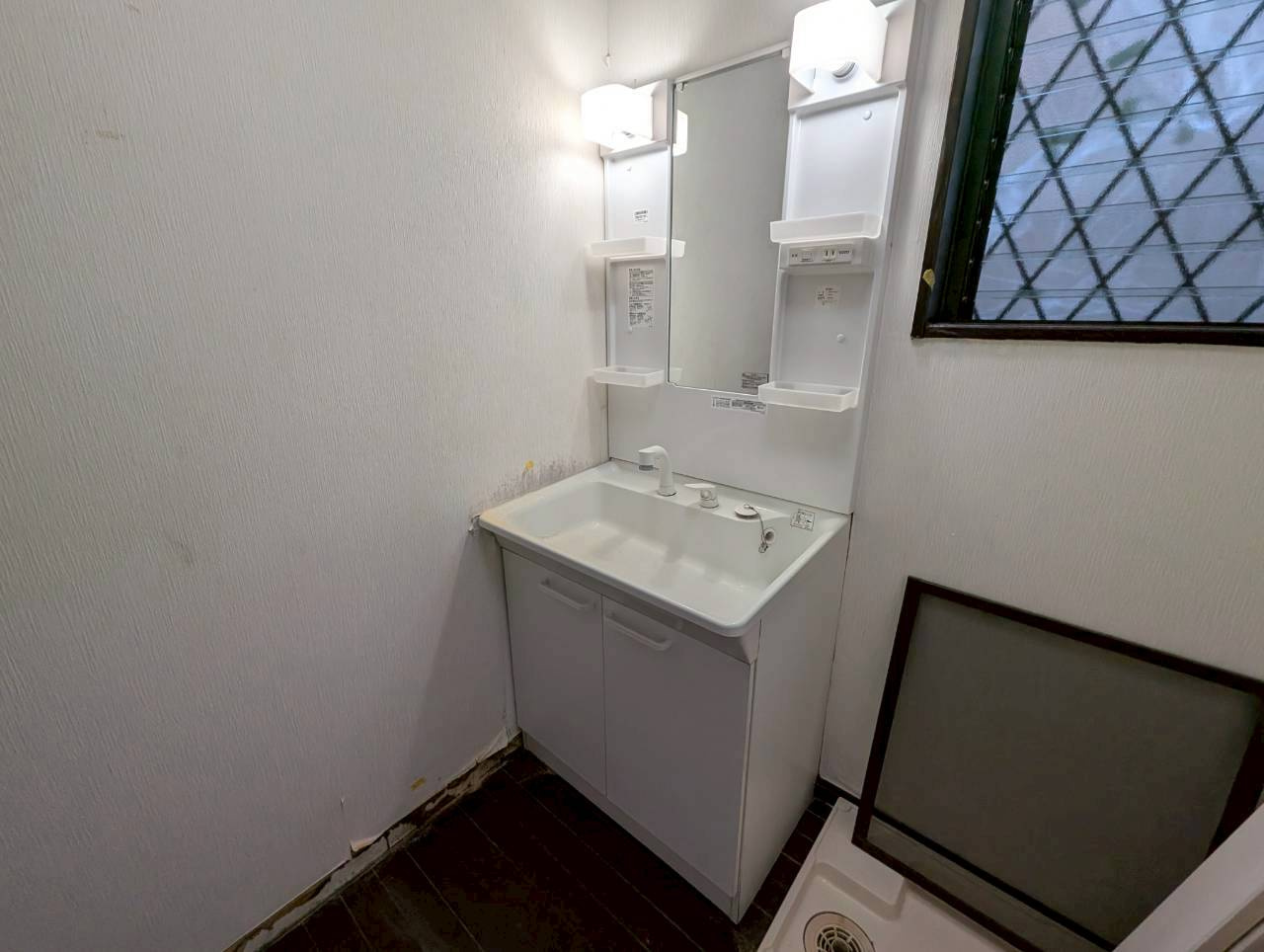 川西市鴬の森戸建の独立洗面台