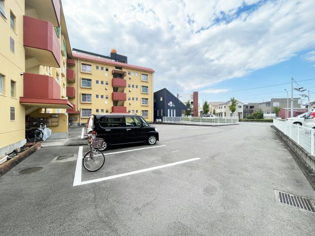 青井ビルの駐車場