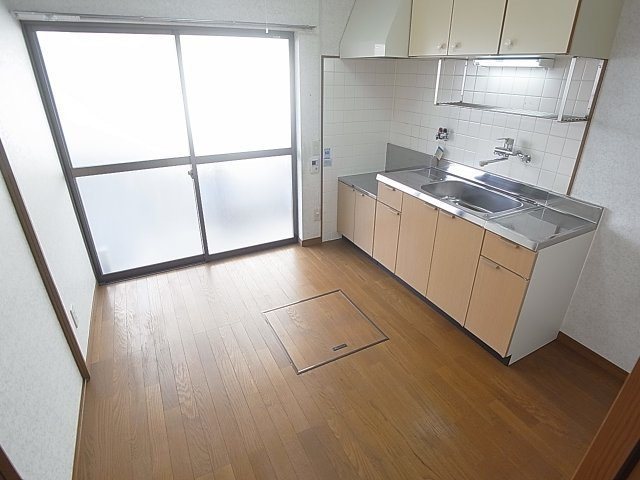 神戸市長田区宮川町６丁目の一戸建ての居間・リビング|日当たりの良いダイニング