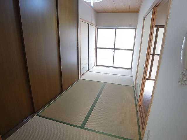 神戸市長田区宮川町６丁目の一戸建ての内装|日当たりも風通しも良好です