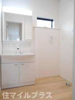 【独立洗面台】 | 郡山市大槻町三角田新築一戸建て5棟 | 独立洗面台、小物を置くことができて便利です