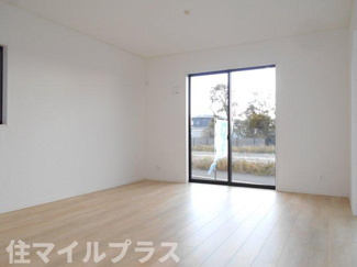 【居間・リビング】 | 郡山市大槻町三角田新築一戸建て5棟 | こちらの居間で趣味の時間をお楽しみください