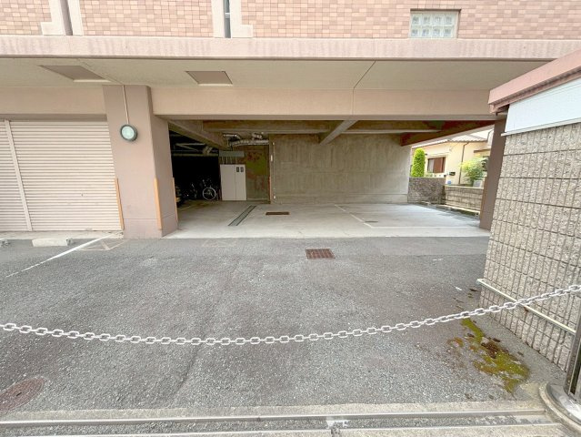 カーサミクニの駐車場