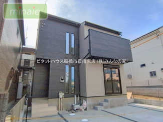 【外観】 | 小屋裏付　リビング19.4帖　習志野台4　限定1区画 | 施工例　
お隣との距離が離れていて開放的です♪