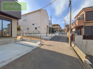 【前面道路含む現地写真】 | 小屋裏付　リビング19.4帖　習志野台4　限定1区画 | 前面道路です♪