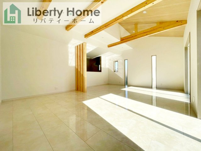 つくばみらい市伊奈東　新築戸建の居間・リビング