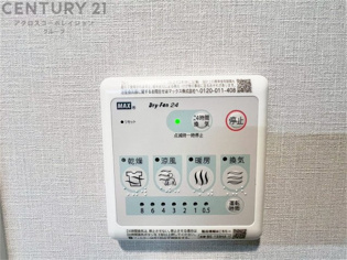 暖房機能があるため、冬場でも温かい浴室で入浴でき、乾燥機能があるため、水気を素早く取り除けます。また、換気機能があるため、湿気を素早く排出してカビや雑菌の発生を防ぐことができます。
