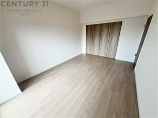 リラックスできるプライベート空間で、快適な睡眠をサポート。個人の好みに合わせたインテリアや寝具で心地良さを追求。プライベートな時間を過ごし、リフレッシュする場所におすすめです。
