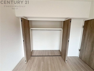 創造性や成長を促す遊びの空間を提供。学習や趣味に集中できる環境を整えます。個別のプライベートスペースは自己表現と自立心を育み、心地よい睡眠環境を整えリラックスできる場所を提供。
