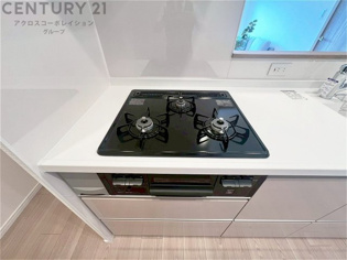 多数の調理器具を同時に使用でき、料理の効率化が可能。省エネで節約になり、様々な料理スタイルに適応できます。また、火力調整が独立しており、手入れや掃除もしやすく、今よりもっとお料理が楽しくなるかも。
