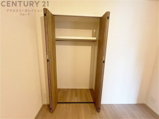 衣類やアクセサリー、小物類の収納が便利で整理整頓がしやすく、部屋の美観を保ちつつ、スペースを最大限に活用できます。衣服のしわやダメージを防ぎ、長持ちさせることができます。
