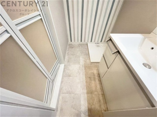 衣服の収納や脱ぎ着や整理整頓がしやすく、湿った衣類を乾燥させるスペースがありカビや臭いの発生を防ぎます。床の汚れを他の部屋に持ち込まず清潔を保つことができます。また快適な入浴環境の整備にも役立ちます。