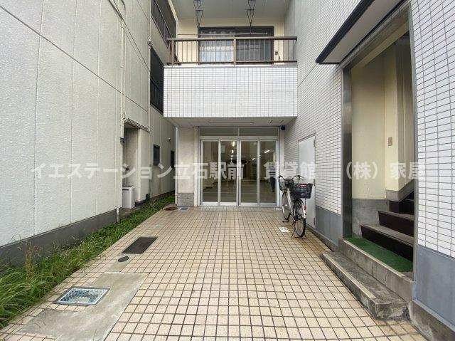 鈴屋ハイツのエントランス